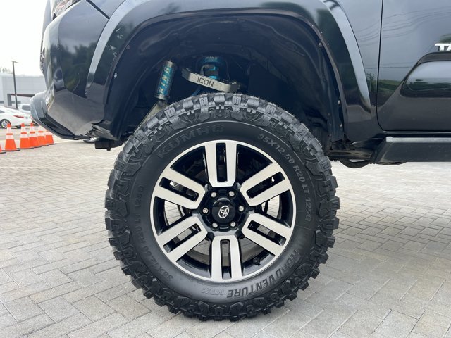 Used 2018  Toyota  image 10