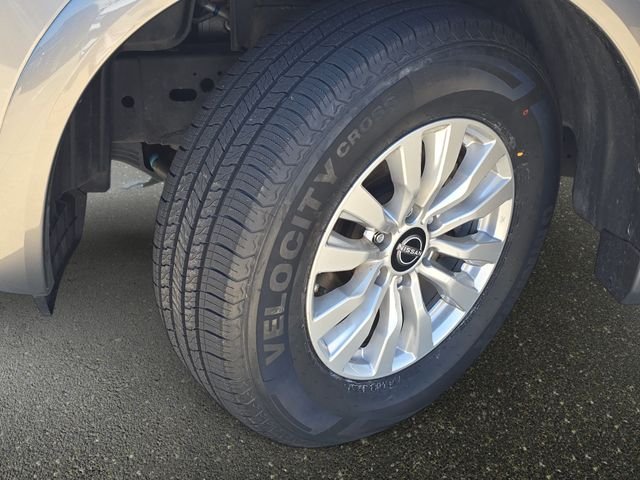 Used 2023 Gray Nissan S image 35