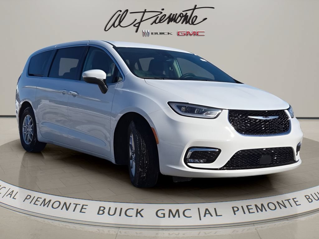 Used 2023 White Chrysler Touring L image 1