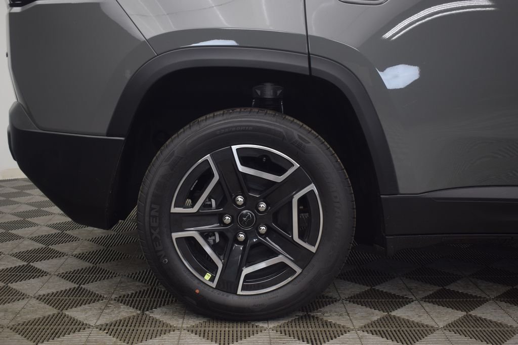 New 2026 Sting-Gray Clear-Coat Exterior Paint Jeep Limited image 10