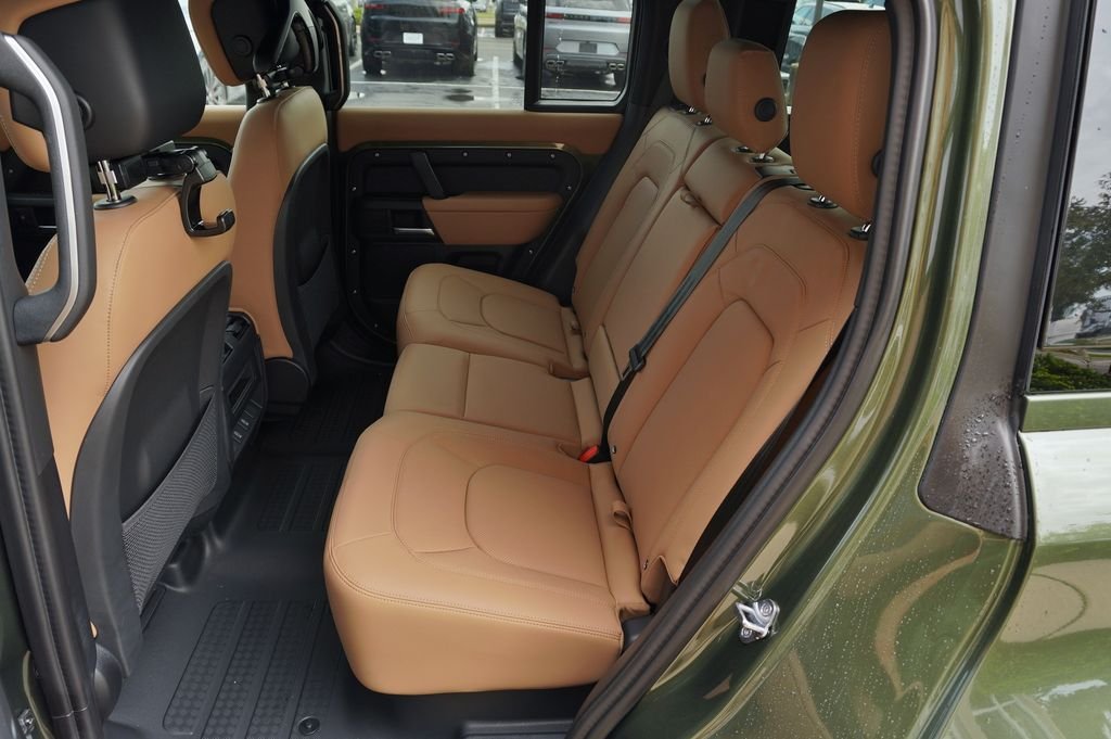 New 2026 Woolstone Green Land Rover S image 28