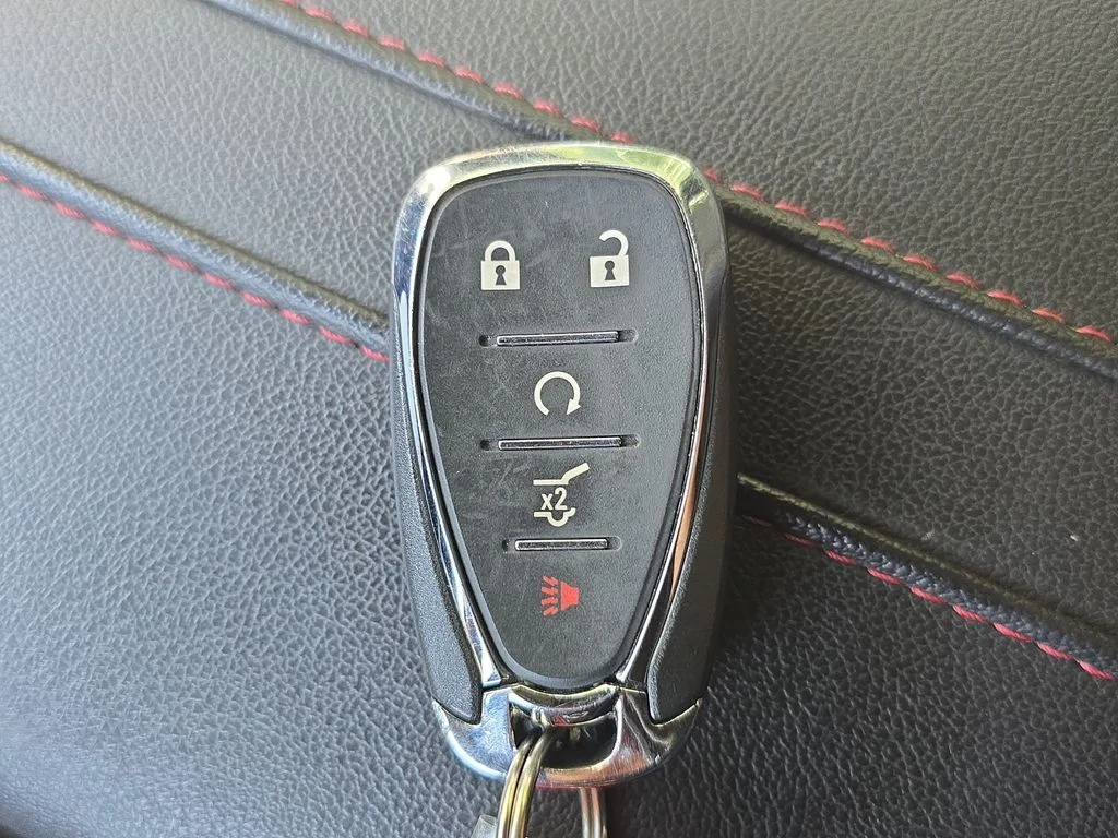 Used 2021 Red Chevrolet RS image 39