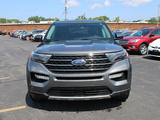 Used 2021 Gray Metallic Ford XLT image 3