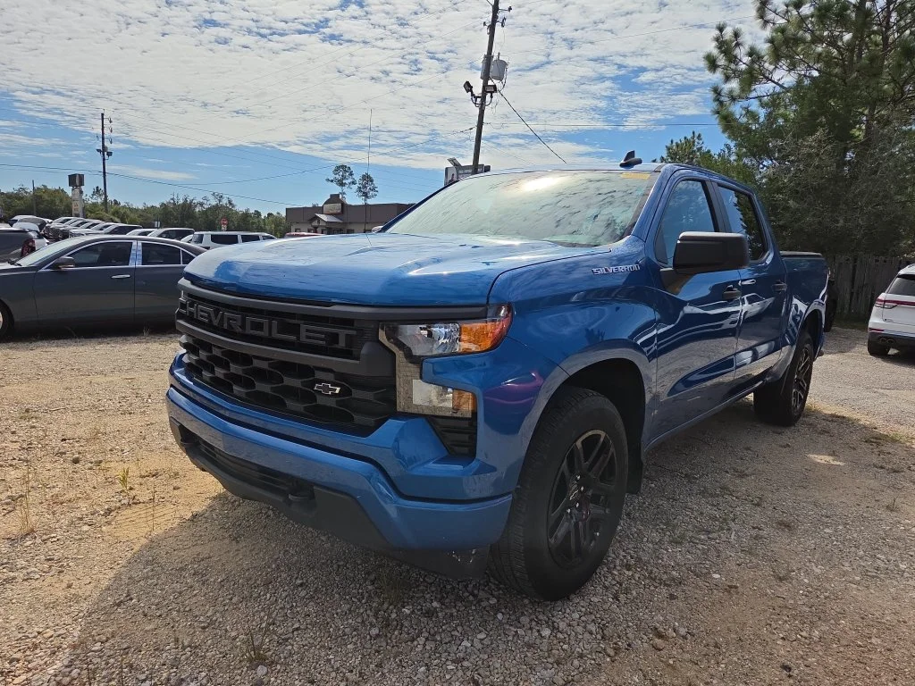 Used 2023 Blue Chevrolet Custom image 4