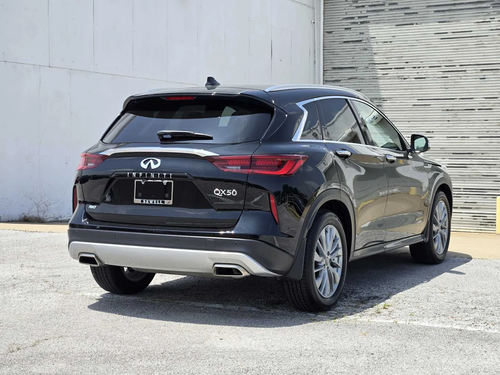 Certified Used 2025 Black Obsidian INFINITI LUXE image 9