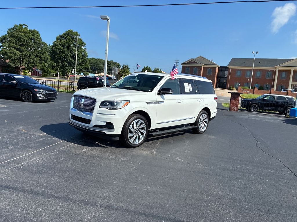 Used 2023 White Lincoln Standard image 8