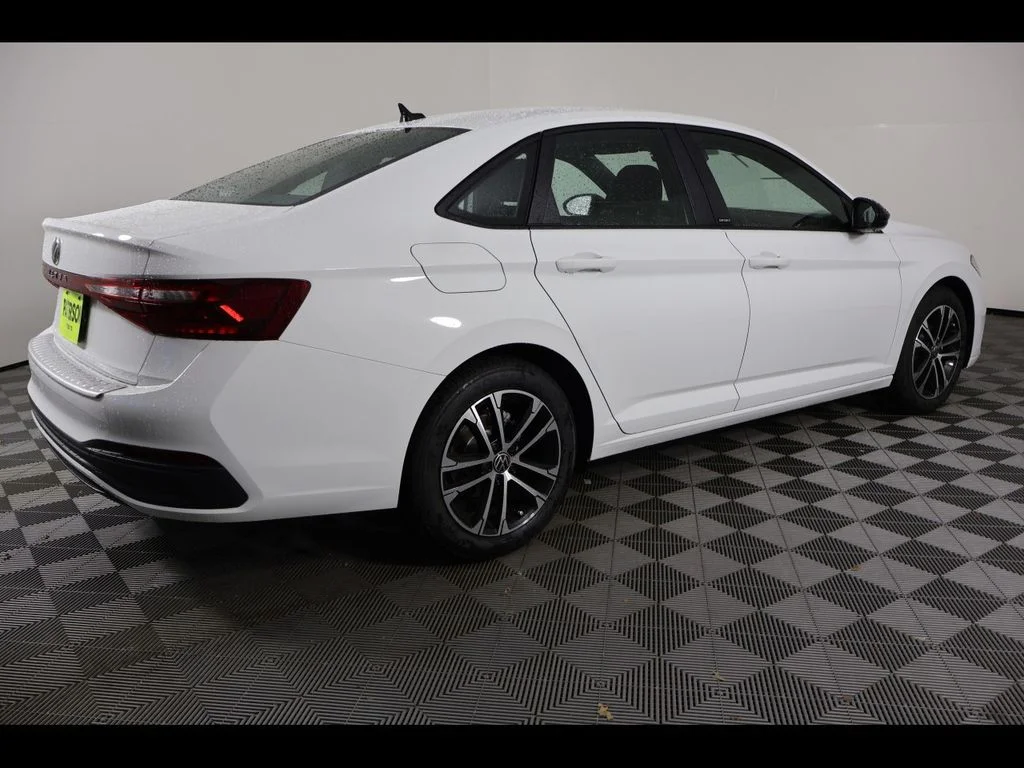 2026 Volkswagen Jetta Sport - Photo 6