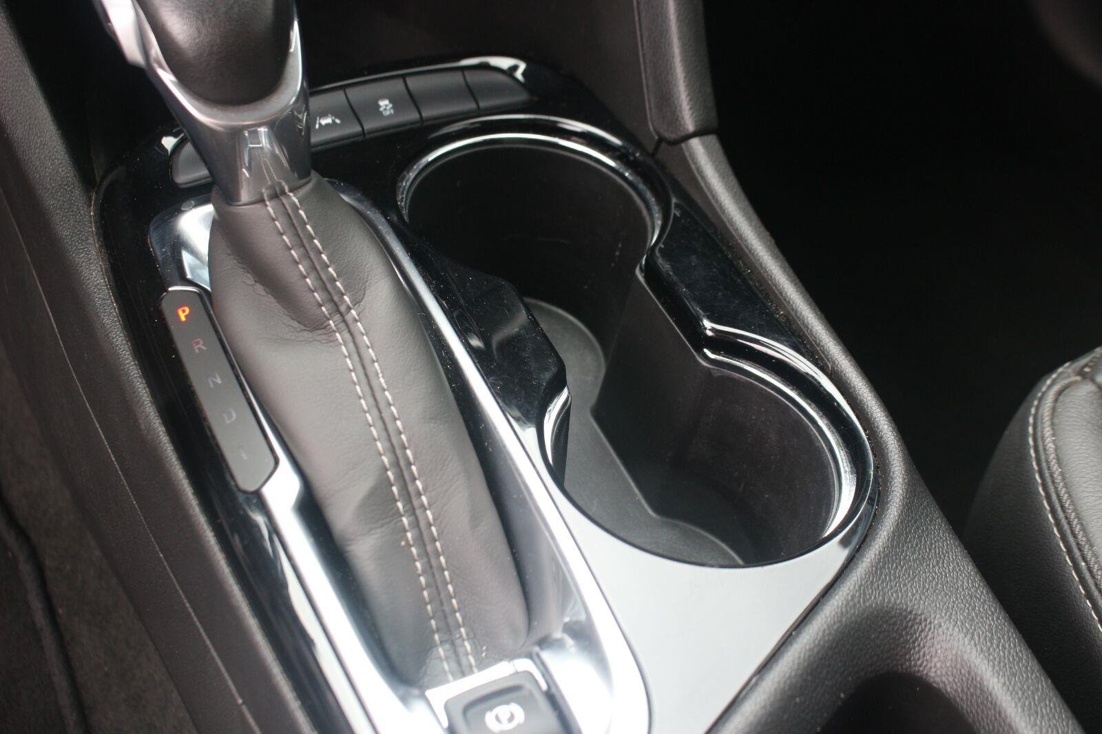Used 2022 White Frost Tricoat Buick Essence image 22