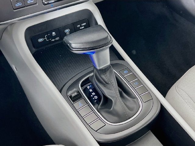 2025 Hyundai Kona SEL - Photo 18