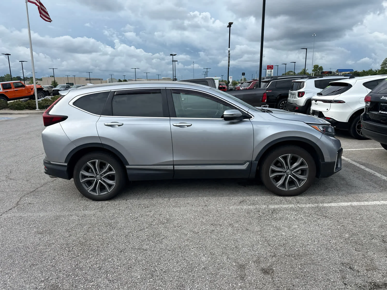 Used 2020 Lunar Silver Metallic Honda Touring image 4