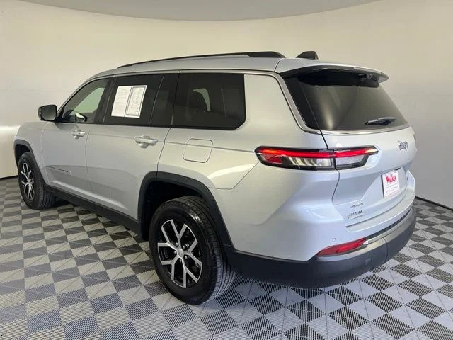 Used 2023 Silver Jeep Limited image 5