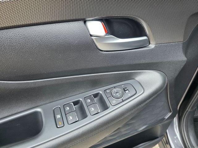 Used 2020 Gray Hyundai SE image 20