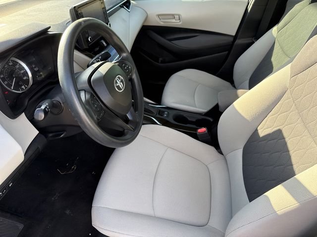Used 2022 White Toyota LE image 18