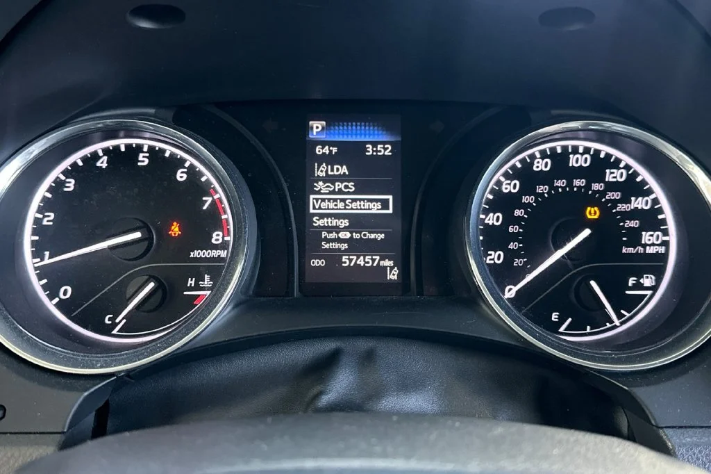 Used 2020 White Toyota LE image 22