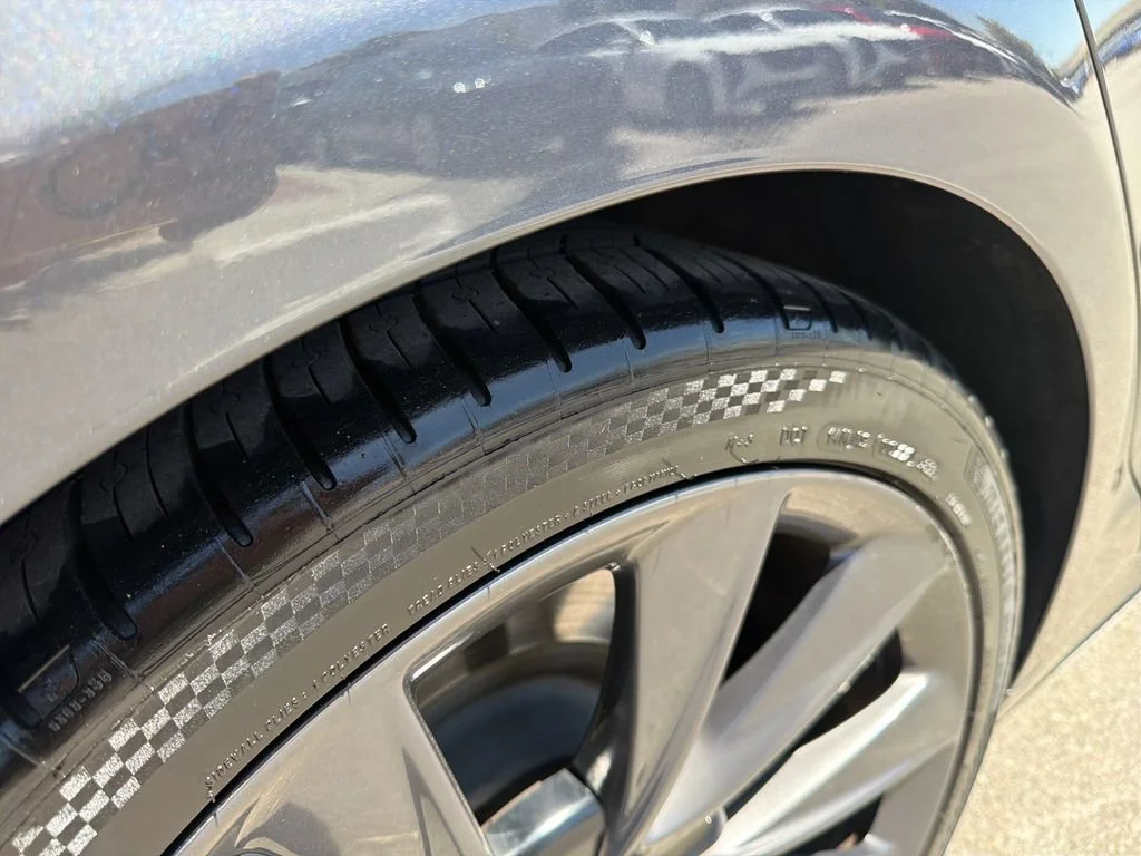 Used 2018  Tesla 75D image 18