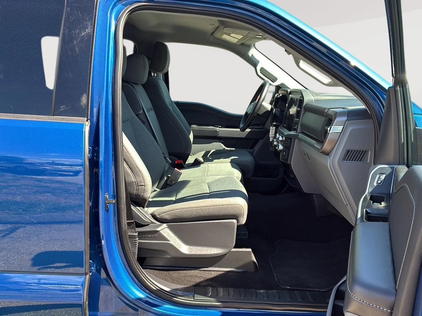 Used 2025 Atlas Blue Ford XLT image 12