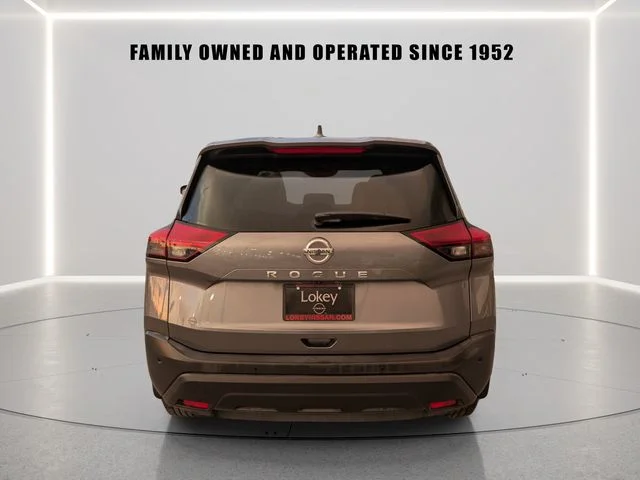 Used 2021 Gray Nissan S image 5