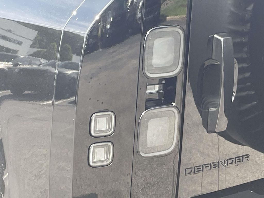New 2026 Santorini Black Land Rover S image 10