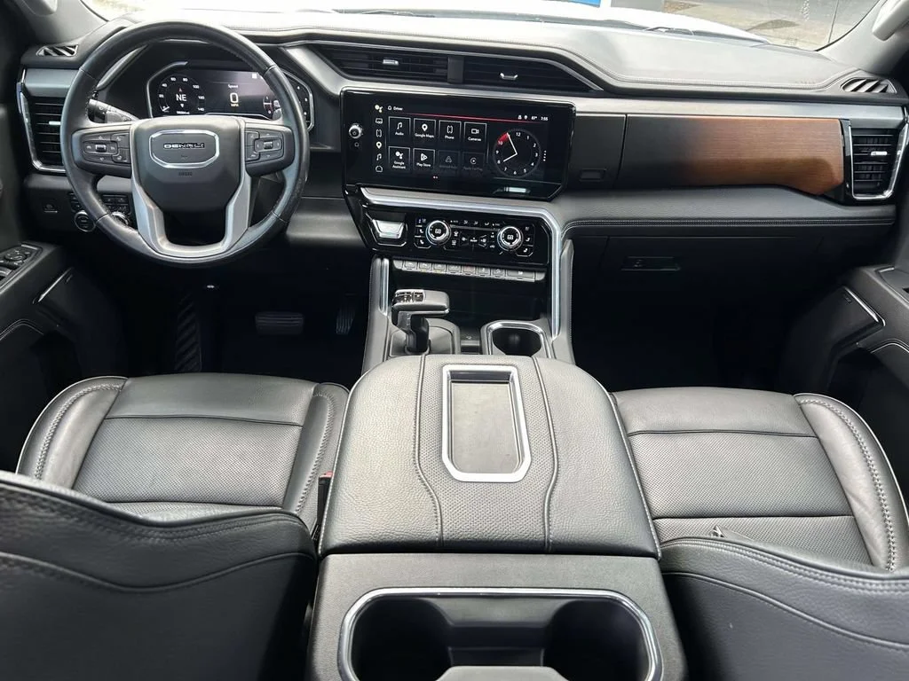 Used 2022 White Frost Tricoat GMC Denali image 14