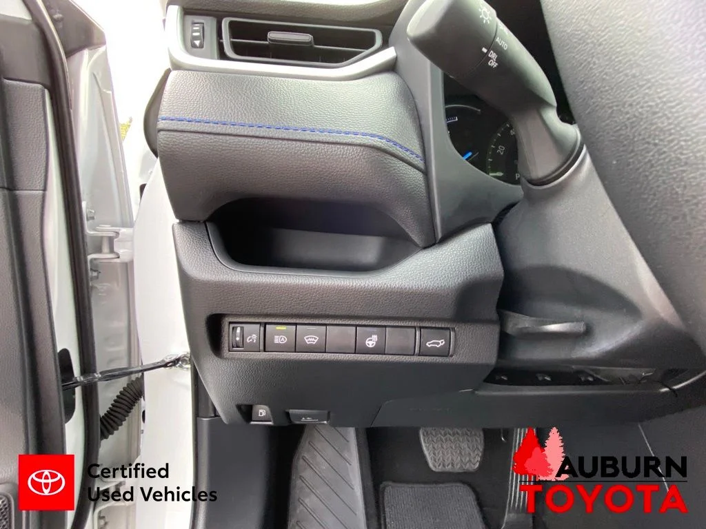Used 2025 Ice Cap Toyota SE image 37