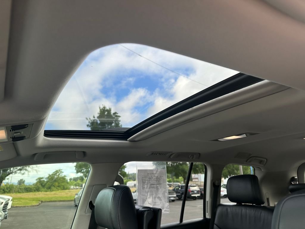 Used 2016 Black Toyota Base image 21