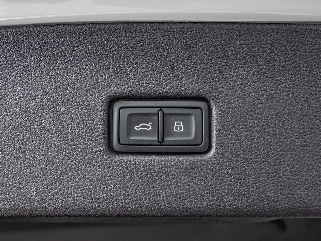 Used 2023 Glacier White Audi 4.0T Prestige image 44