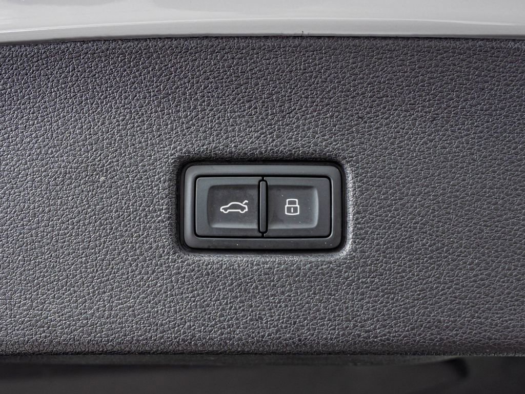 Used 2023 Glacier White Audi 4.0T Prestige image 44