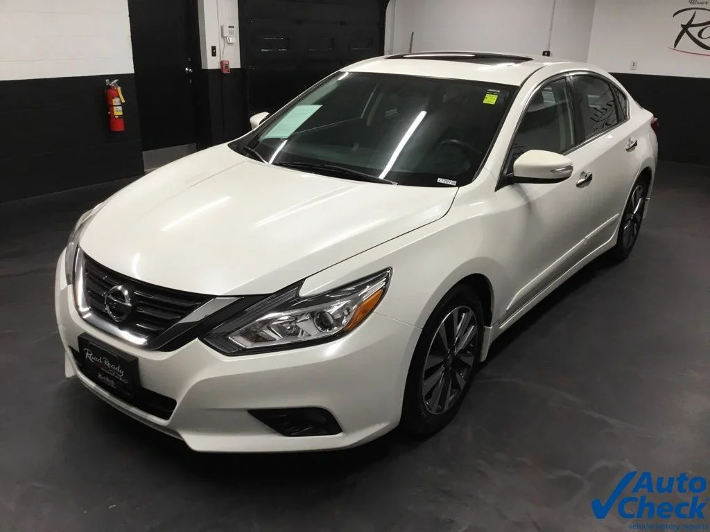 Used 2016 White Nissan 2.5 SV image 6