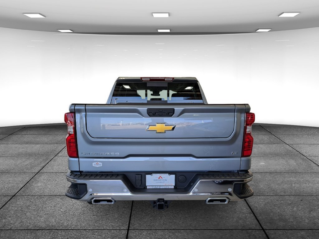 2026 Chevrolet Silverado 1500 LT Crew Cab Pickup Slide 4