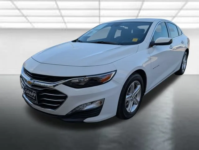 Used 2024 Summit White Chevrolet 1LT image 23
