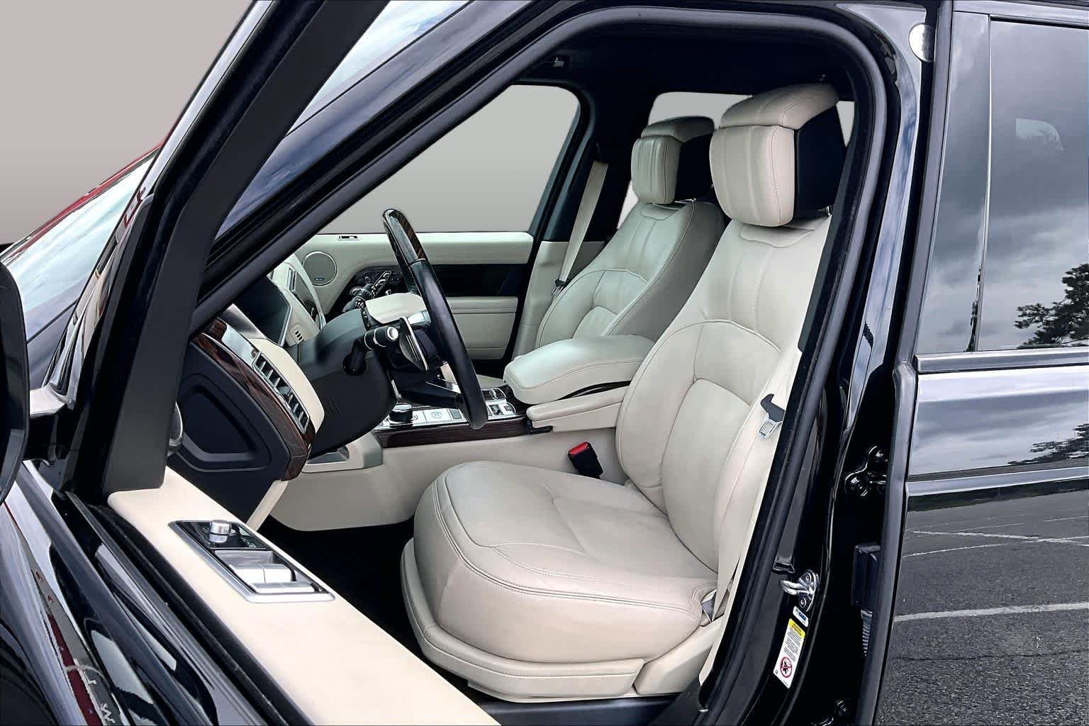 Used 2020 Santorini Black Metallic Land Rover Autobiography image 8