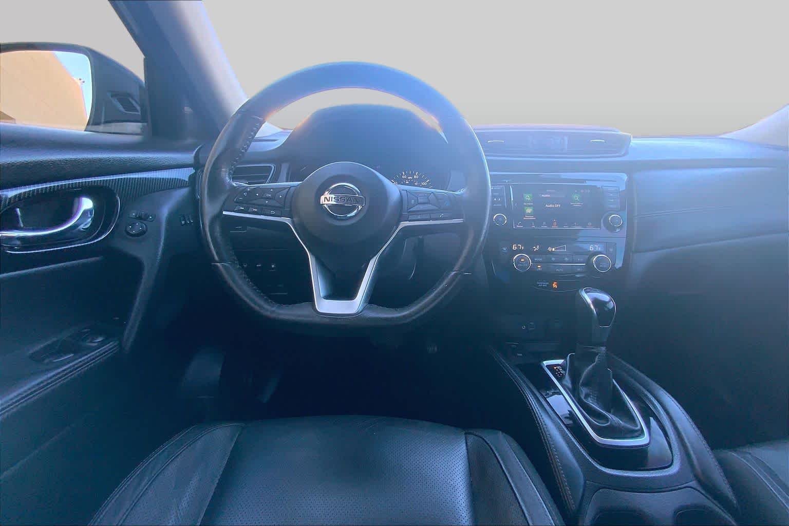Used 2018 Gun Metallic Nissan SL image 6