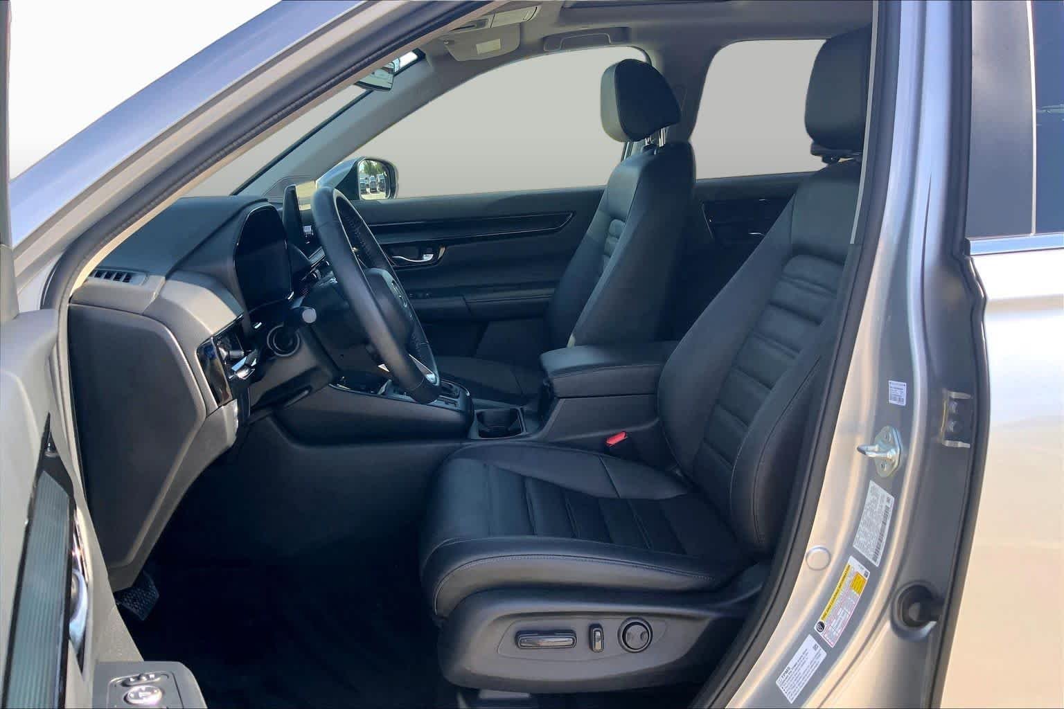 Used 2025 Solar Silver Metallic Honda EX-L image 8