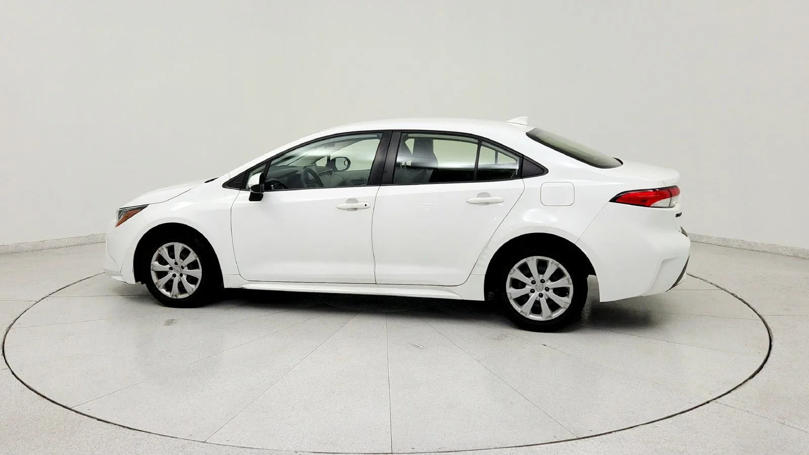 Used 2022 White Toyota LE image 4