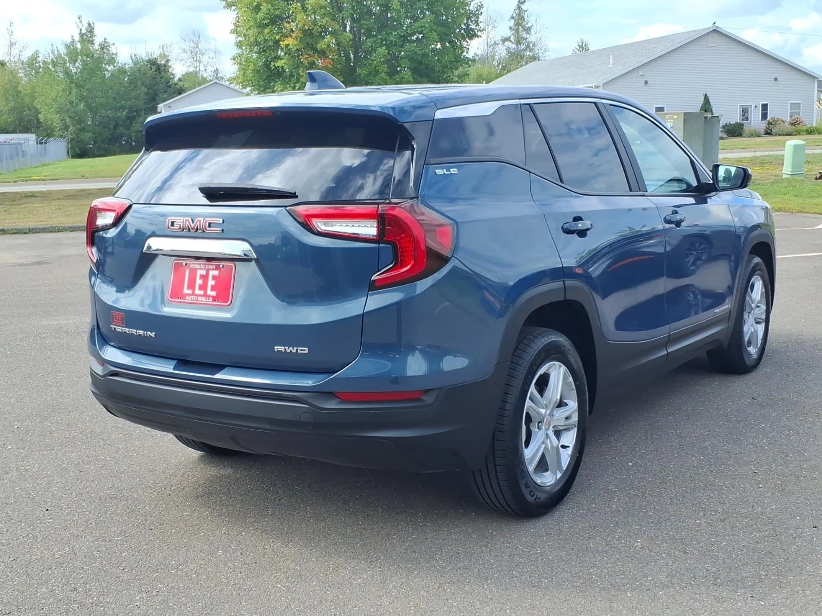 Used 2024 Downpour Metallic GMC SLE image 5