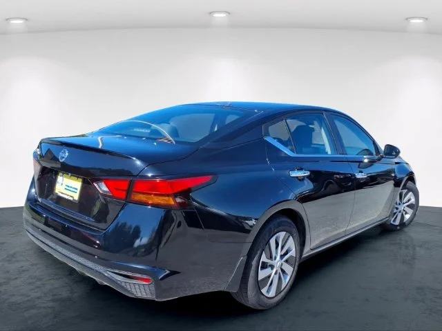 Used 2022 Black Nissan 2.5 S image 8