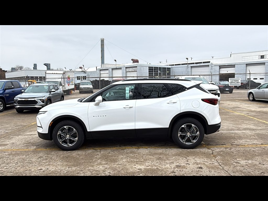 New 2026 Summit White Chevrolet 2LT image 3