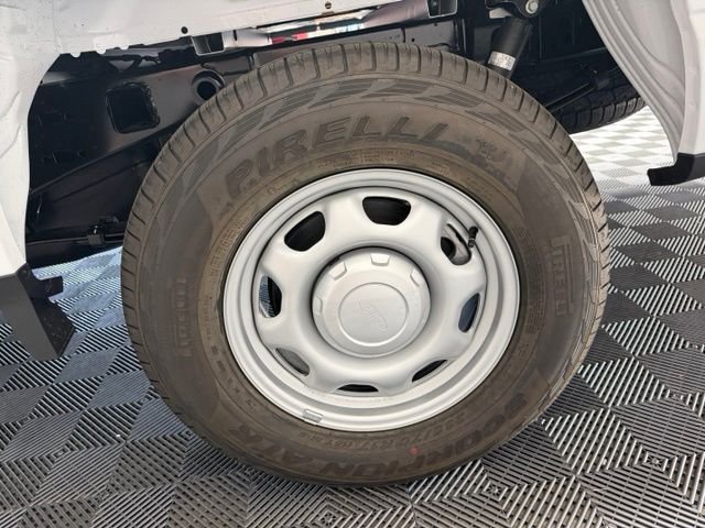 New 2026 Oxford White Ford XL image 31