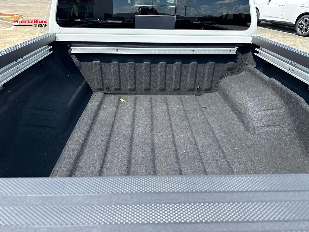New 2027 GLACIER WH Nissan SV CREW CAB 2WD AUTO image 7