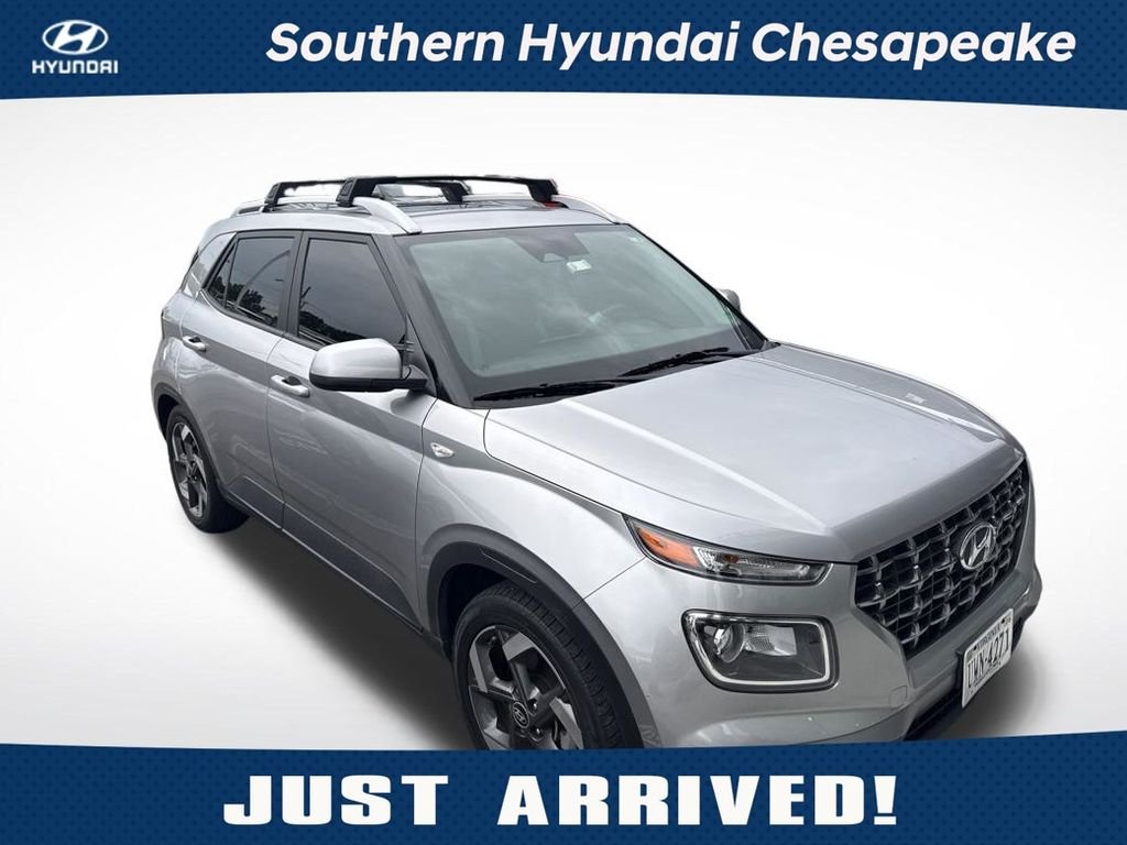 Used 2023 Silver Hyundai SEL image 1