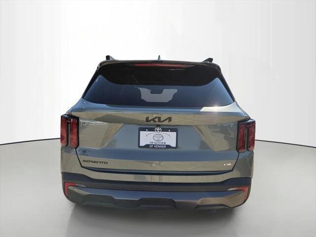 Used 2025 Jungle Green Kia X-Line EX image 4