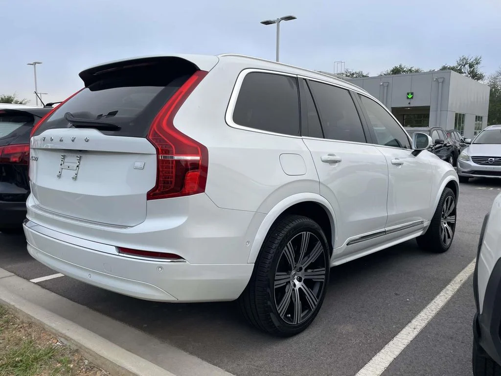Used 2024 Crystal White Metallic Volvo Ultimate Bright Theme image 4