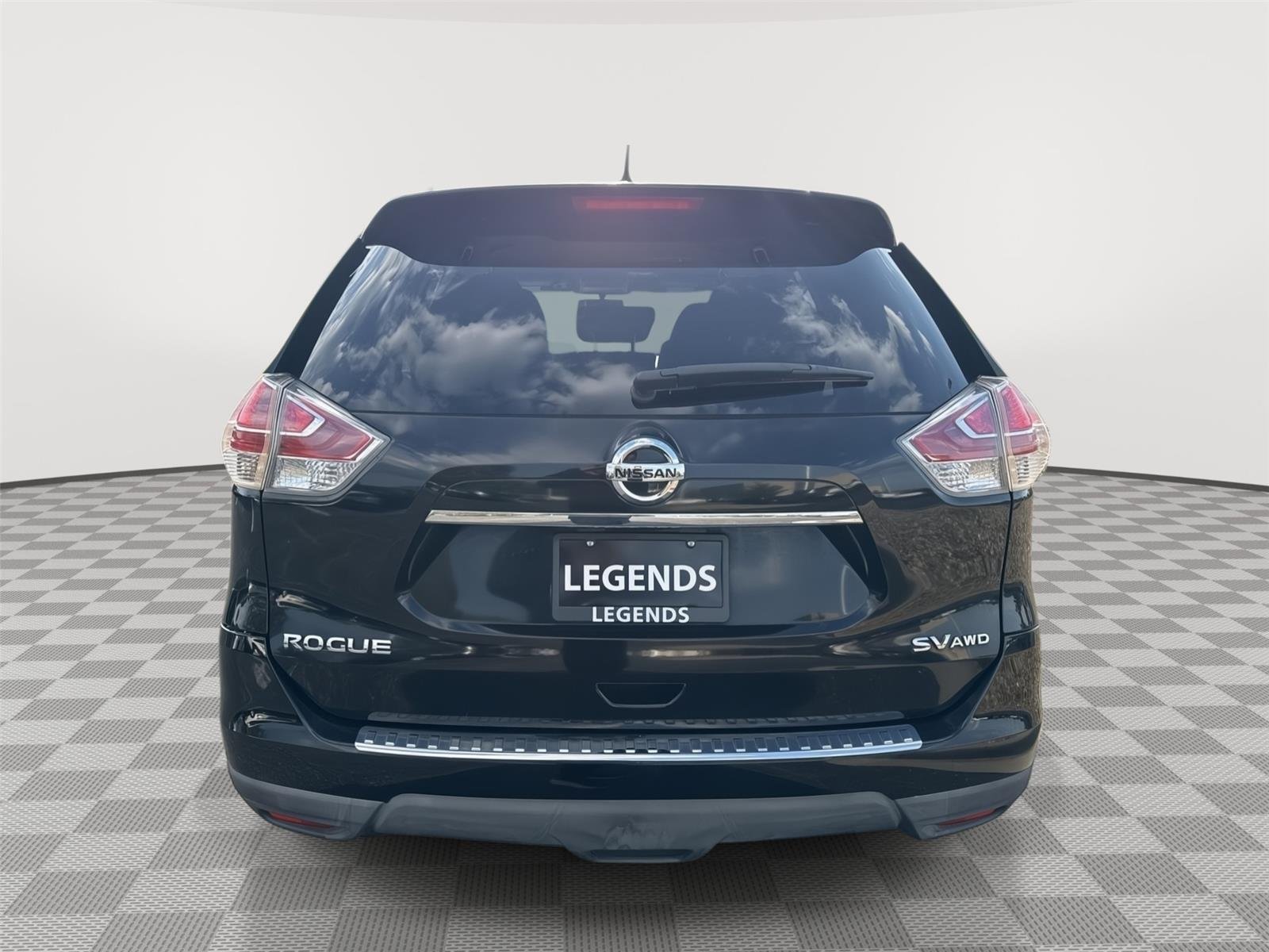 Used 2015 Super Black Nissan SV image 4