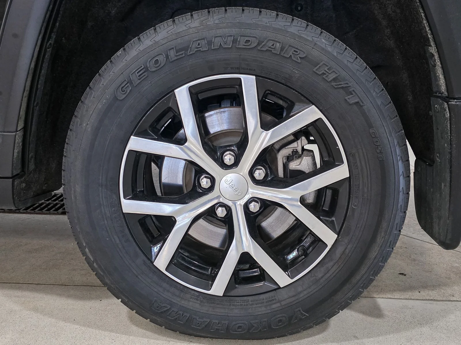 Used 2024 Gray Jeep Limited image 18