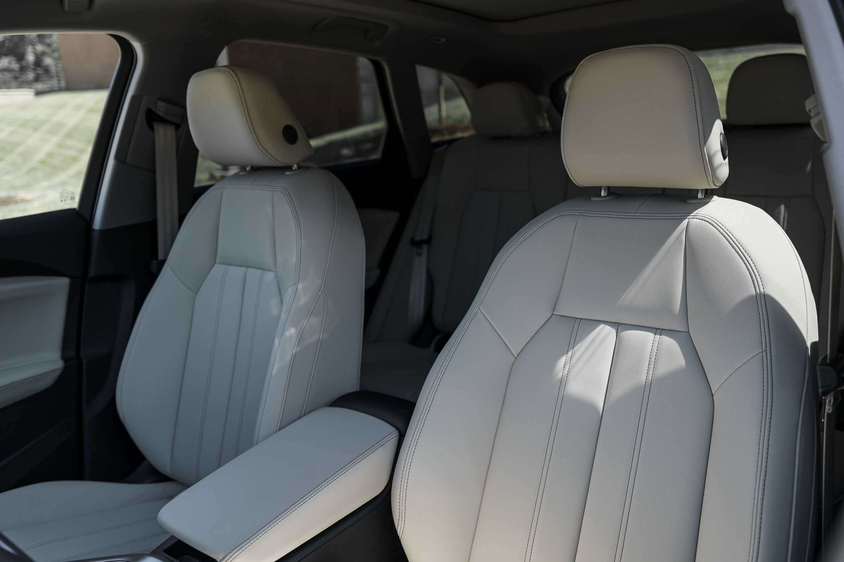 New 2026 MYTHOS BLACK Audi Premium Plus image 21