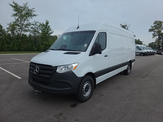 New 2026 Arctic+White Mercedes-Benz Cargo 170 WB image 8