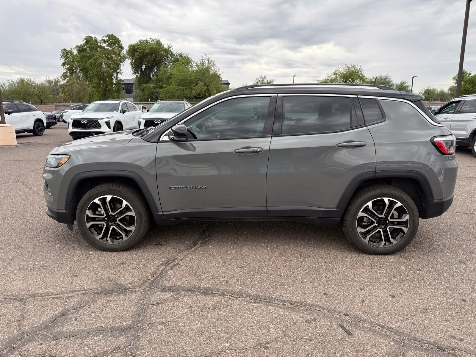 Used 2022 Sting-Gray Clearcoat Jeep Limited image 7