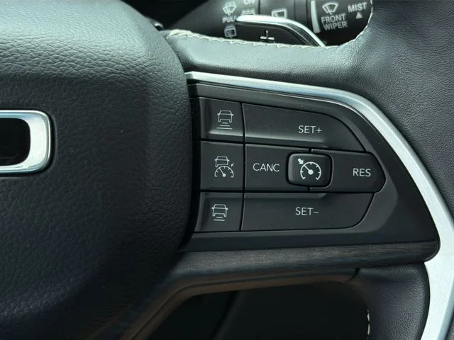 Used 2022 Silver Jeep Limited image 31