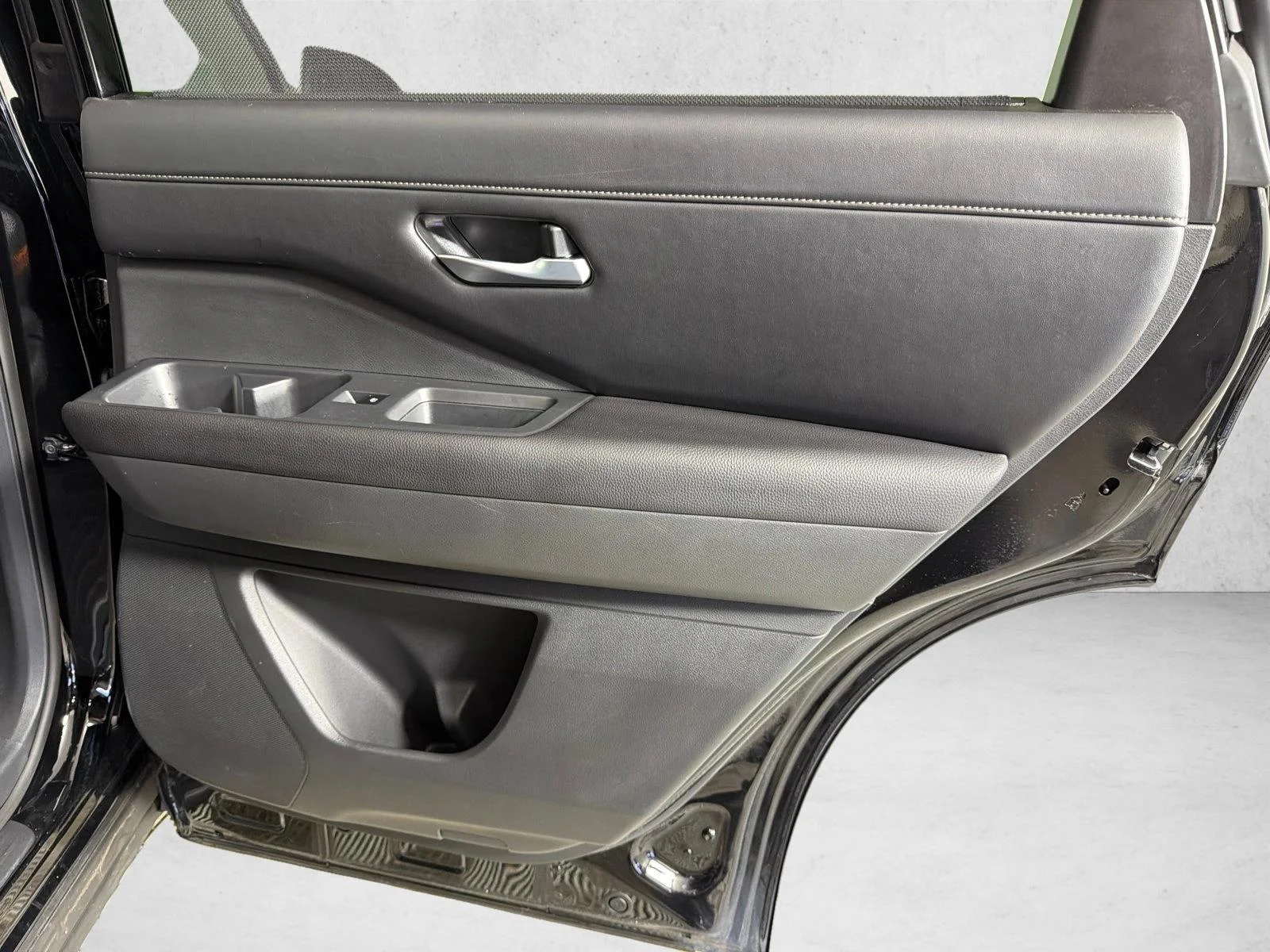 Used 2025 Black Nissan SL image 17