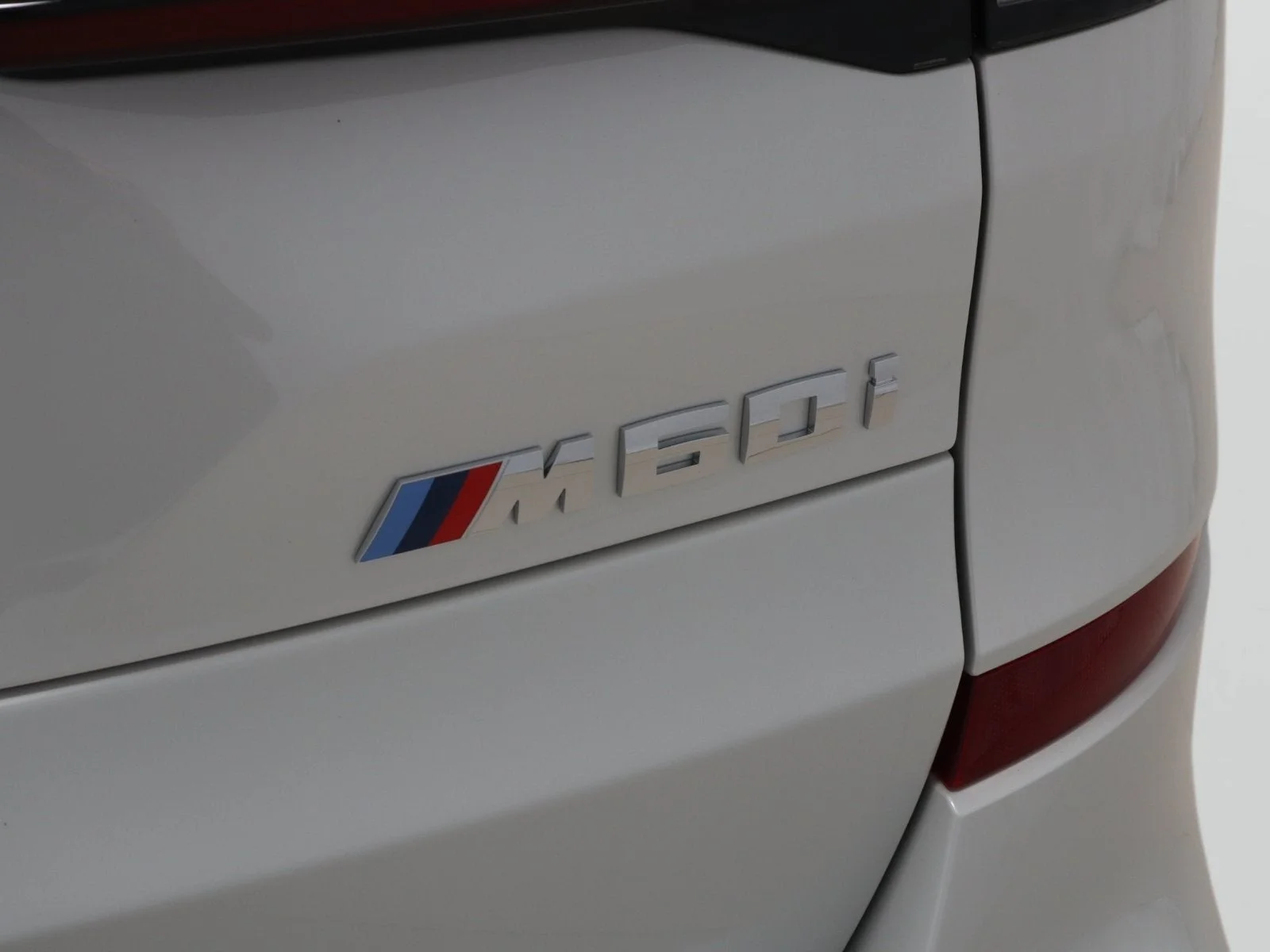 Used 2026 White BMW M60i image 5
